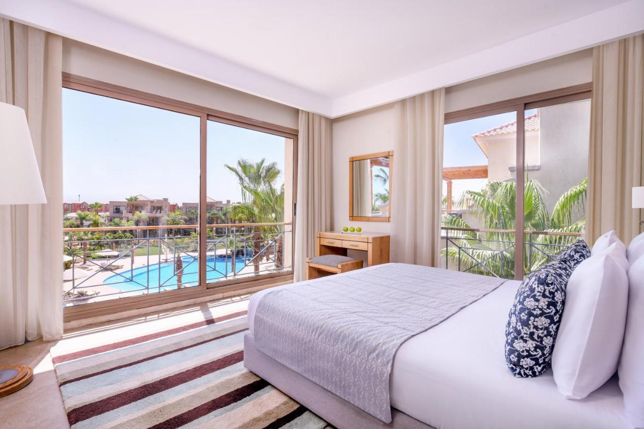 ジャズ リトル ヴェニス ゴルフ リゾート アインソフナ エクステリア 写真 A bedroom at the Hilton Luxor