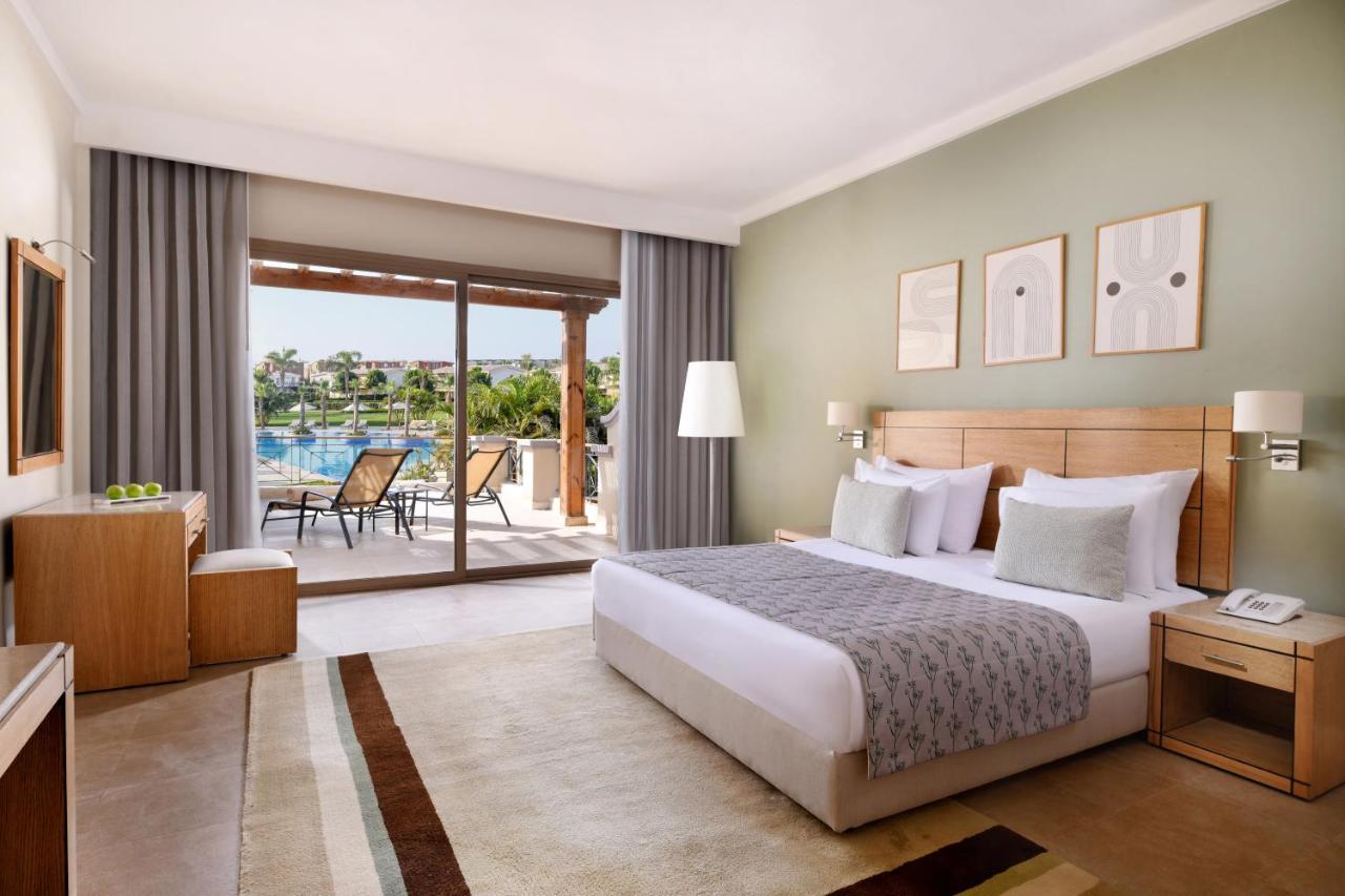 ジャズ リトル ヴェニス ゴルフ リゾート アインソフナ エクステリア 写真 A bedroom at the Hilton Sharm El Sheikh Resort