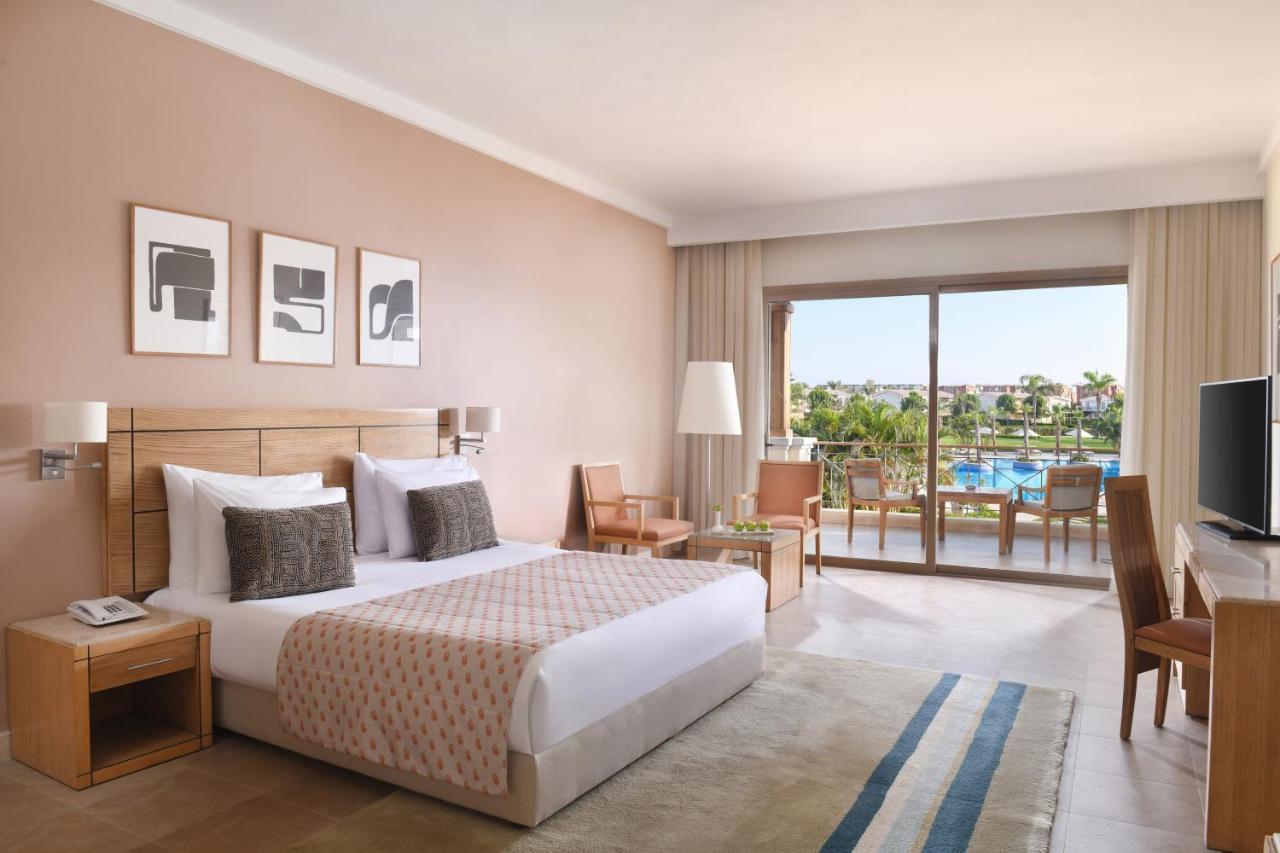 ジャズ リトル ヴェニス ゴルフ リゾート アインソフナ エクステリア 写真 A room at the Hilton Sharm El Sheikh