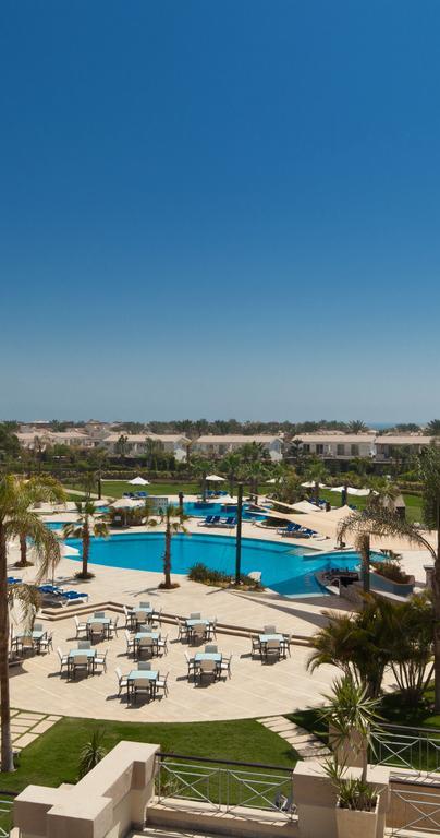 ジャズ リトル ヴェニス ゴルフ リゾート アインソフナ エクステリア 写真 View of the pool at the Al Hamra Golf Club