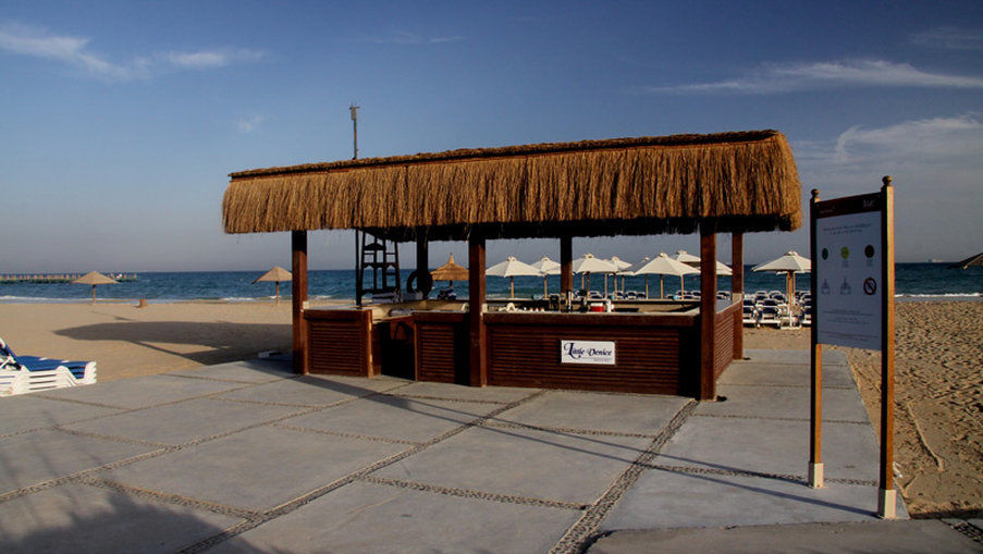 ジャズ リトル ヴェニス ゴルフ リゾート アインソフナ 設備 写真 Beach bar in the resort
