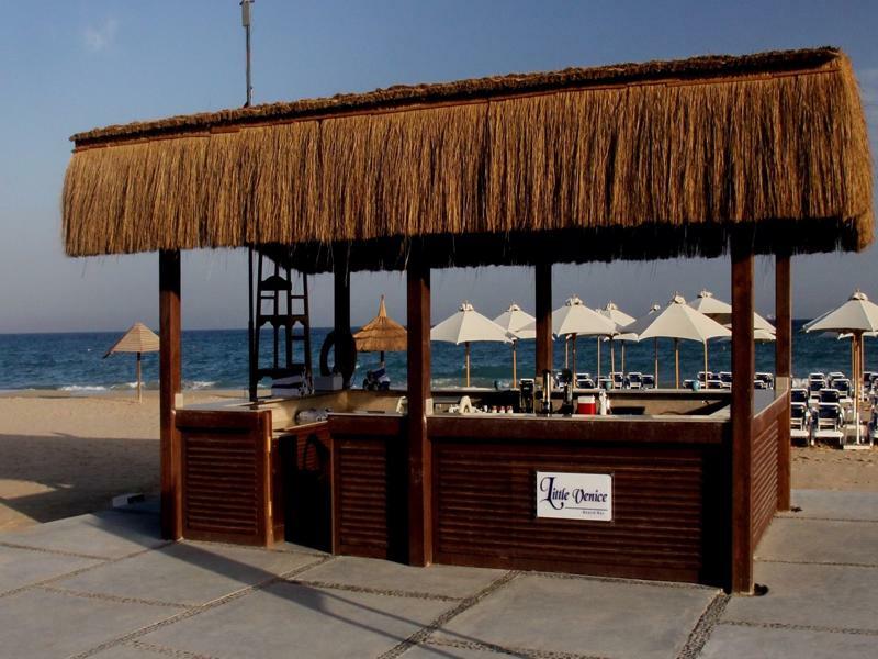 ジャズ リトル ヴェニス ゴルフ リゾート アインソフナ エクステリア 写真 Beach bar in Hurghada, Egypt