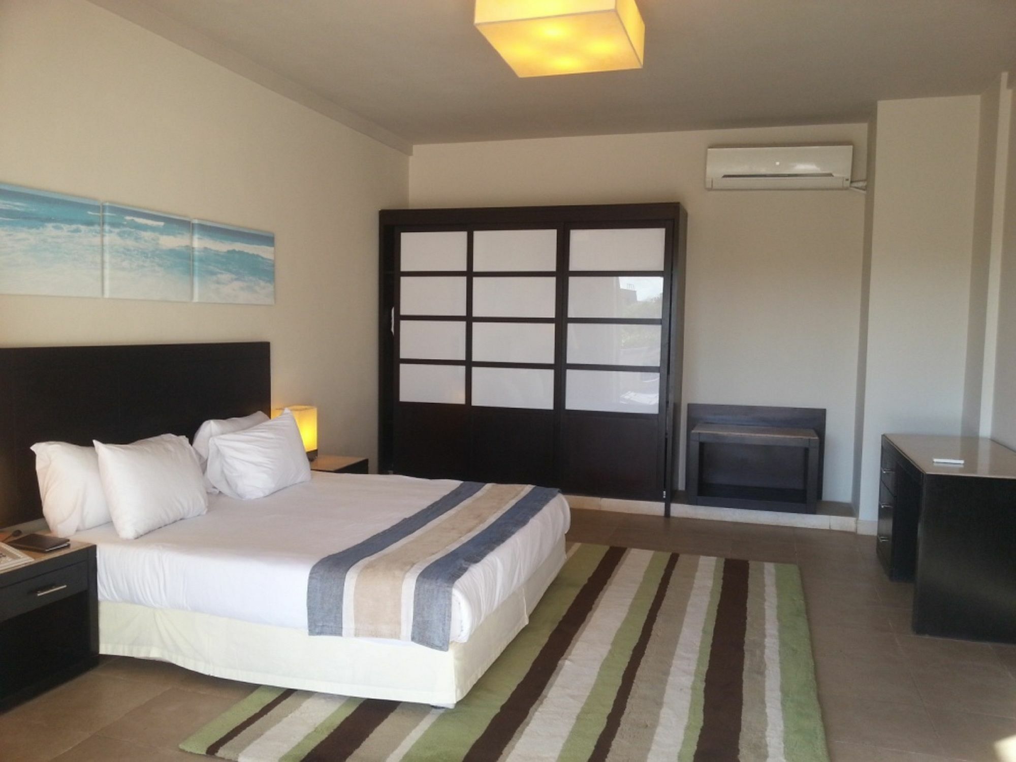ジャズ リトル ヴェニス ゴルフ リゾート アインソフナ エクステリア 写真 A bedroom at the hotel