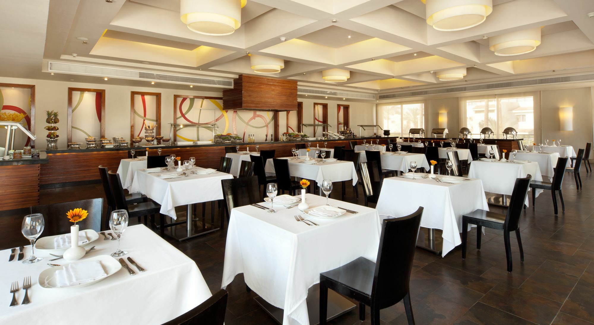 ジャズ リトル ヴェニス ゴルフ リゾート アインソフナ エクステリア 写真 The interior of the restaurant