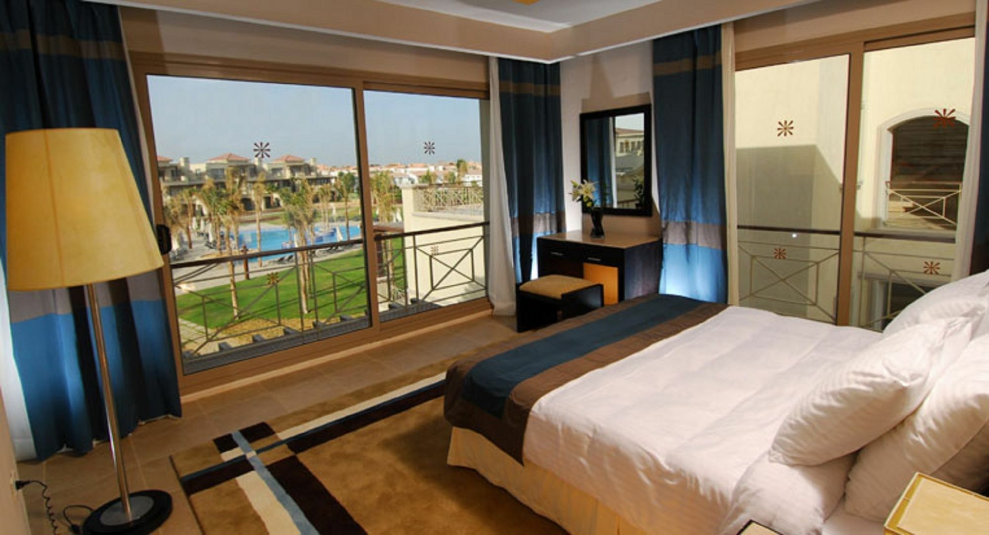ジャズ リトル ヴェニス ゴルフ リゾート アインソフナ エクステリア 写真 A bedroom at the Hilton Sharm El Sheikh